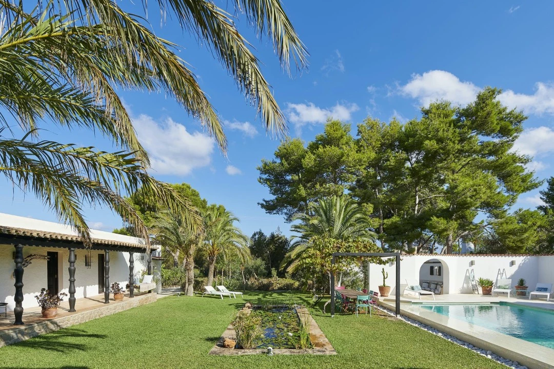 1681373357-Luxury real estates villa to rent Ibiza Lorenzo 51 garden.webp